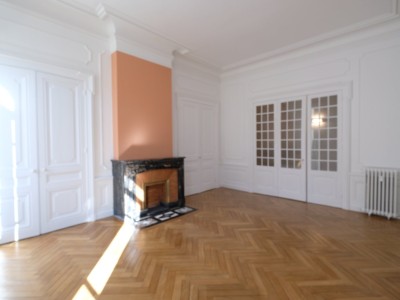 APPARTEMENT T3 A LOUER - ST ETIENNE PREFECTURE - 121 m2 - 890 € charges comprises par mois