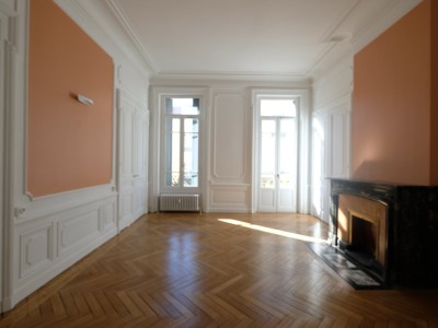 APPARTEMENT T3 A LOUER - ST ETIENNE PREFECTURE - 121 m2 - 890 € charges comprises par mois