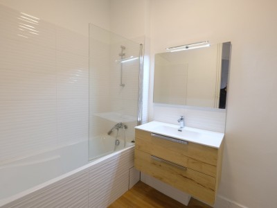 APPARTEMENT T3 A LOUER - ST ETIENNE PREFECTURE - 121 m2 - 890 € charges comprises par mois