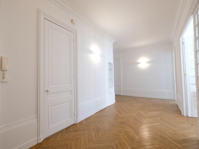 APPARTEMENT T3 A LOUER - ST ETIENNE PREFECTURE - 121 m2 - 890 € charges comprises par mois