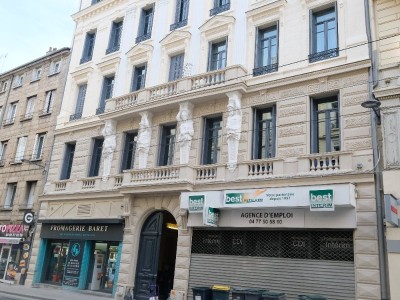 APPARTEMENT T3 A LOUER - ST ETIENNE PREFECTURE - 121 m2 - 890 € charges comprises par mois