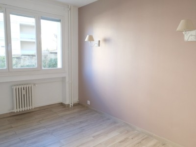 APPARTEMENT T3 A LOUER - ST ETIENNE FAURIEL - 58.49 m2 - 745€ charges comprises par mois
