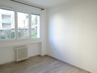 APPARTEMENT T3 A LOUER - ST ETIENNE FAURIEL - 58.49 m2 - 745€ charges comprises par mois