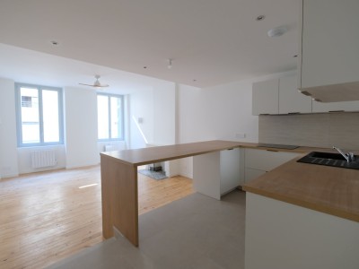APPARTEMENT T3 A LOUER - ST ETIENNE SECTEUR DORIAN - 68.37 m2 - 770 &euro; charges comprises par mois