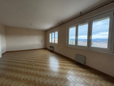 APPARTEMENT T3 A VENDRE - LE CHAMBON FEUGEROLLES - 65.45 m2 - 68�000�&euro;