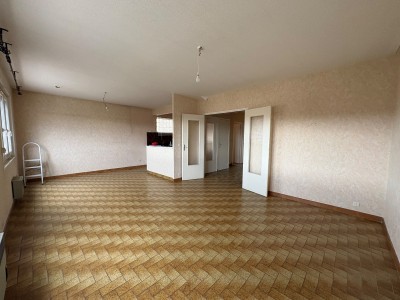 APPARTEMENT T3 A VENDRE - LE CHAMBON FEUGEROLLES - 65.45 m2 - 68�000�&euro;