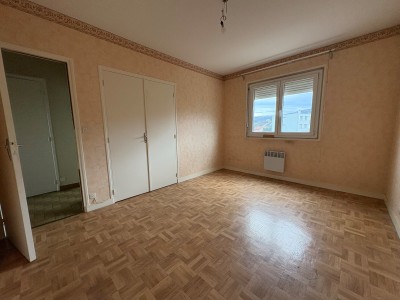 APPARTEMENT T3 A VENDRE - LE CHAMBON FEUGEROLLES - 65.45 m2 - 68�000�&euro;