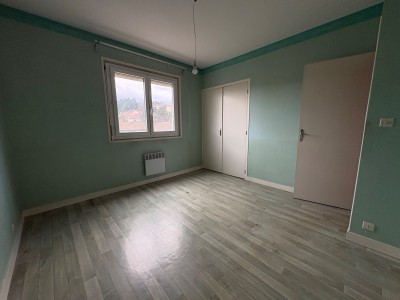 APPARTEMENT T3 A VENDRE - LE CHAMBON FEUGEROLLES - 65.45 m2 - 68�000�&euro;