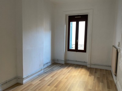 APPARTEMENT T3 A VENDRE - ST ETIENNE BELLEVUE - 68 m2 - 50000€