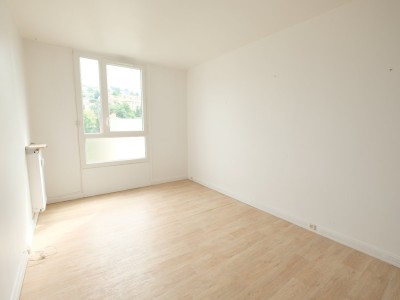 APPARTEMENT T3 A VENDRE - ST ETIENNE FAURIEL - 69.66 m2 - 126000€