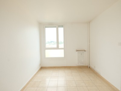 APPARTEMENT T3 A VENDRE - ST ETIENNE FAURIEL - 69.66 m2 - 126000€