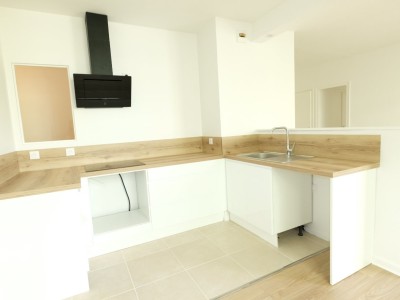 APPARTEMENT T3 A VENDRE - ST ETIENNE FAURIEL - 70.61 m2 - 160000€