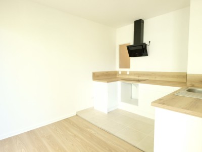 APPARTEMENT T3 A VENDRE - ST ETIENNE FAURIEL - 70.61 m2 - 160000€