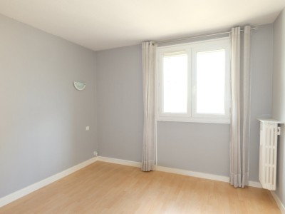 APPARTEMENT T3 A VENDRE - ST ETIENNE FAURIEL - 53.4 m2 - 75 000 €