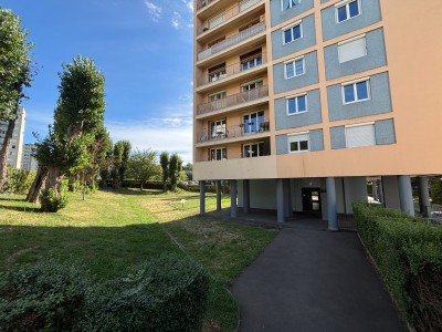 APPARTEMENT T3 A VENDRE - ST ETIENNE FAURIEL - 62.9 m2 - 62 000 €