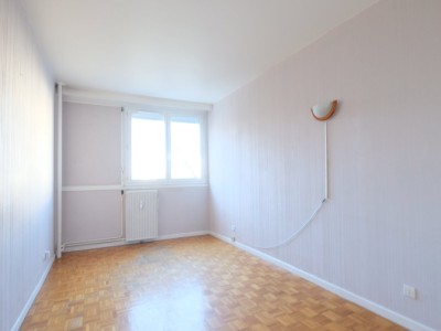 APPARTEMENT T3 A VENDRE - ST ETIENNE LA M�TARE - 73.29 m2 - 69�000�&euro;