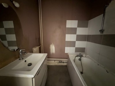 APPARTEMENT T3 A VENDRE - ST ETIENNE LA MÉTARE - 71.96 m2 - 46 500 €