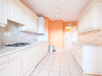 APPARTEMENT T3 A VENDRE - VILLARS - 90.71 m2 - 185000 €