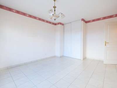 APPARTEMENT T3 A VENDRE - VILLARS - 90.71 m2 - 185000 €