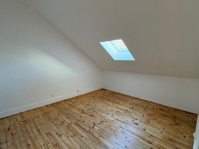 APPARTEMENT T4 A LOUER - ST ETIENNE BELLEVUE - 111.59 m2 - 957 € charges comprises par mois