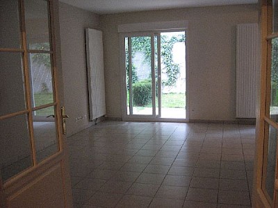 APPARTEMENT T4 A LOUER - ST ETIENNE BERGSON - 85 m2 - 880 € charges comprises par mois