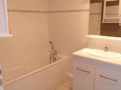 APPARTEMENT T4 A LOUER - ST ETIENNE BERGSON - 85 m2 - 880 € charges comprises par mois