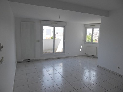 APPARTEMENT T4 A LOUER - ST ETIENNE BERGSON - 75 m2 - 790€ charges comprises par mois
