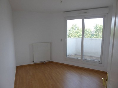 APPARTEMENT T4 A LOUER - ST ETIENNE BERGSON - 75 m2 - 790€ charges comprises par mois