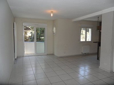 APPARTEMENT T4 A LOUER - ST ETIENNE BERGSON - 88 m2 - 865€ charges comprises par mois