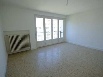 T4 - CITE DU DESIGN A LOUER - ST ETIENNE CARNOT - 70.67 m2 - 610�&euro; charges comprises par mois