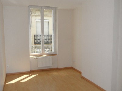 APPARTEMENT T4 A LOUER - ST ETIENNE PREFECTURE - 95.16 m2 - 740�&euro; charges comprises par mois