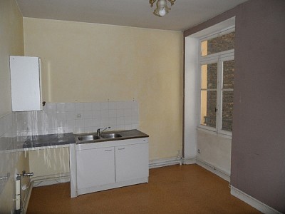 APPARTEMENT T4 A LOUER - ST ETIENNE CENTRE VILLE - 84.79 m2 - 590 &euro; charges comprises par mois