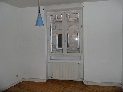 APPARTEMENT T4 A LOUER - ST ETIENNE CENTRE VILLE - 84.79 m2 - 590 &euro; charges comprises par mois