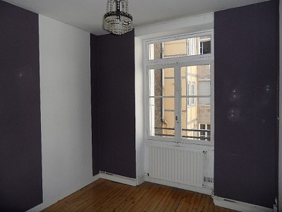 APPARTEMENT T4 A LOUER - ST ETIENNE CENTRE VILLE - 84.79 m2 - 590 &euro; charges comprises par mois