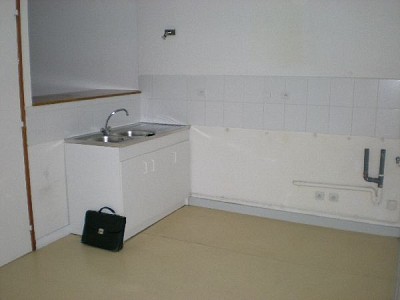 APPARTEMENT T4 A LOUER - ST ETIENNE CENTRE VILLE - 84.79 m2 - 590 &euro; charges comprises par mois