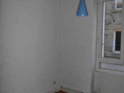 APPARTEMENT T4 A LOUER - ST ETIENNE CENTRE VILLE - 84.79 m2 - 590 &euro; charges comprises par mois