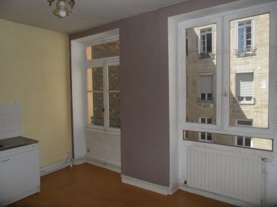 APPARTEMENT T4 A LOUER - ST ETIENNE CENTRE VILLE - 84.79 m2 - 590 &euro; charges comprises par mois