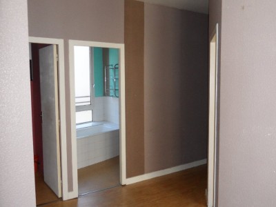APPARTEMENT T4 A LOUER - ST ETIENNE CENTRE VILLE - 84.79 m2 - 590 &euro; charges comprises par mois