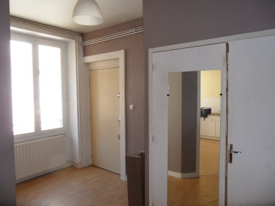 APPARTEMENT T4 A LOUER - ST ETIENNE CENTRE VILLE - 84.79 m2 - 590 &euro; charges comprises par mois