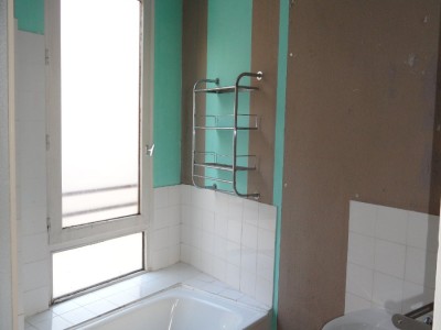 APPARTEMENT T4 A LOUER - ST ETIENNE CENTRE VILLE - 84.79 m2 - 590 &euro; charges comprises par mois