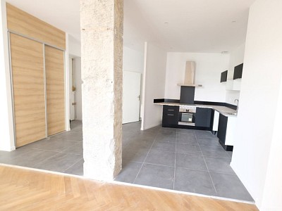 APPARTEMENT T4 A LOUER - ST ETIENNE CENTRE VILLE - 102,54 m2 - 980 € charges comprises par mois