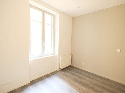 APPARTEMENT T4 A LOUER - ST ETIENNE CENTRE VILLE - 102,54 m2 - 980 € charges comprises par mois