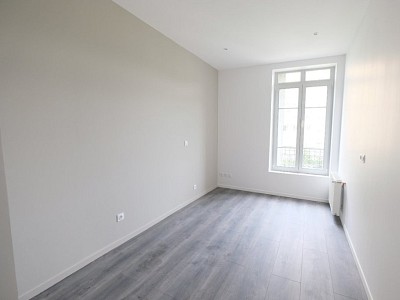 APPARTEMENT T4 A LOUER - ST ETIENNE CENTRE VILLE - 102,54 m2 - 980 € charges comprises par mois
