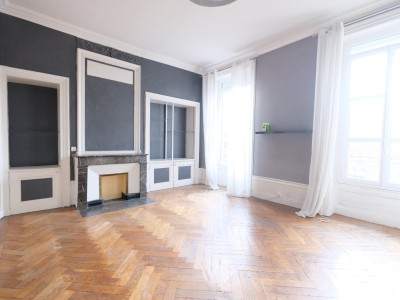 APPARTEMENT T4 A LOUER - ST ETIENNE CENTRE VILLE - 144.84 m2 - 780€ charges comprises par mois