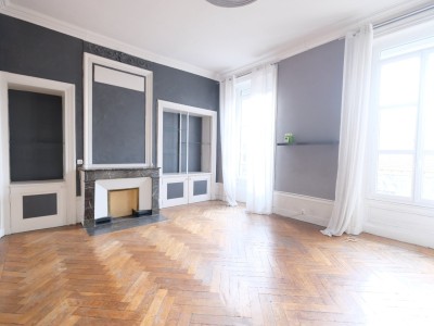 APPARTEMENT T4 A LOUER - ST ETIENNE CENTRE VILLE - 144.84 m2 - 780 € charges comprises par mois