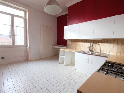 APPARTEMENT T4 A LOUER - ST ETIENNE CENTRE VILLE - 144.84 m2 - 780 € charges comprises par mois