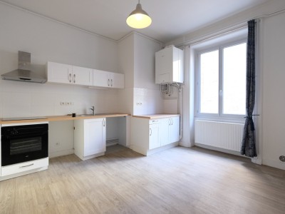 APPARTEMENT T4 A LOUER - ST ETIENNE CENTRE VILLE - 148.23 m2 - 875€ charges comprises par mois