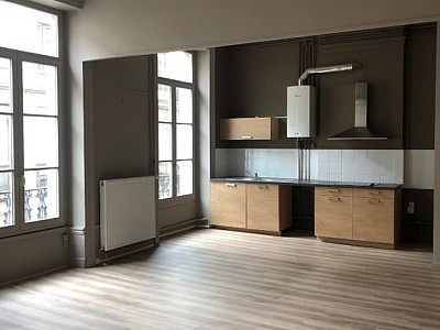 APPARTEMENT A LOUER - ST ETIENNE CENTRE VILLE - 99.05 m2 - 670€ charges comprises par mois