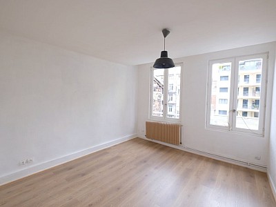 APPARTEMENT T4 A LOUER - ST ETIENNE CENTRE VILLE - 88 m2 - 605 € charges comprises par mois