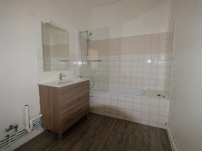 APPARTEMENT T4 A LOUER - ST ETIENNE CENTRE VILLE - 88 m2 - 605 € charges comprises par mois